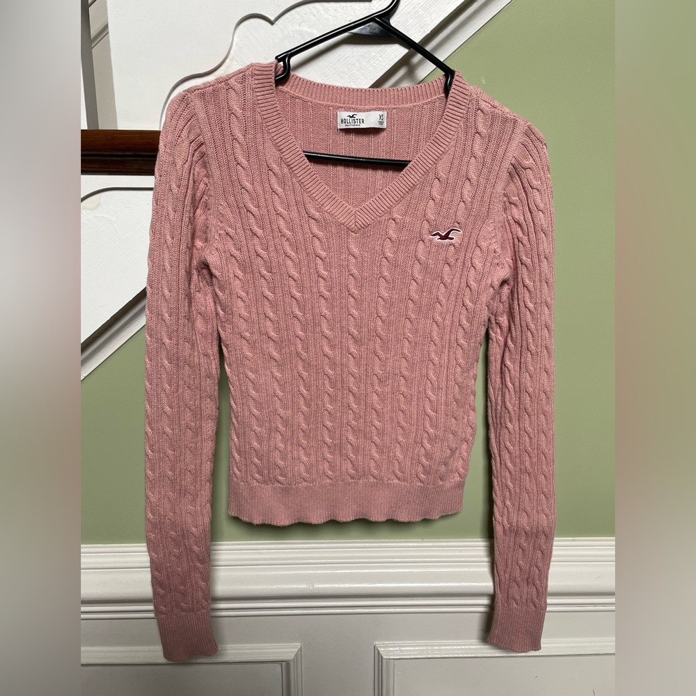Hollister Women's Light Pink V-Neck Sweater